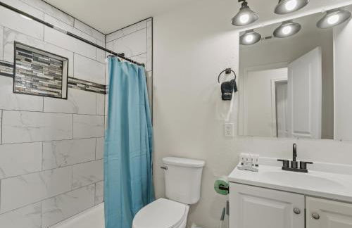 Spacious 4 Bedroom Family Retreat in the Heart of McKinney, TX - Foto 28