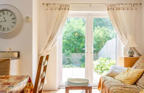 Cheerful 2-Bedroom house with Private parking - Pass the Keys - Foto 21