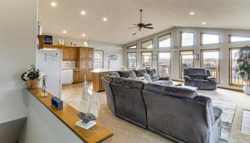 Deck with Lake Mac View! Spacious Family Retreat - Foto 4