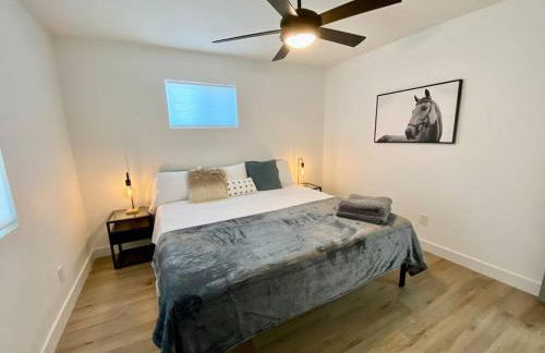 Uniquely remodeled historical district home - Foto 30