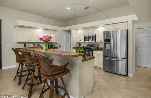 Imperial Paradise Naples - Photo 8