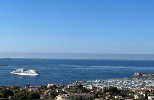 VUE EPOUSTOUFLANTE SUR BANDOL & LA MER 2 pièces, piscine tout confort 4 étoiles, très calme, terrasse spacieuse sans vis à vis, parking privé résidence standing - Foto 12