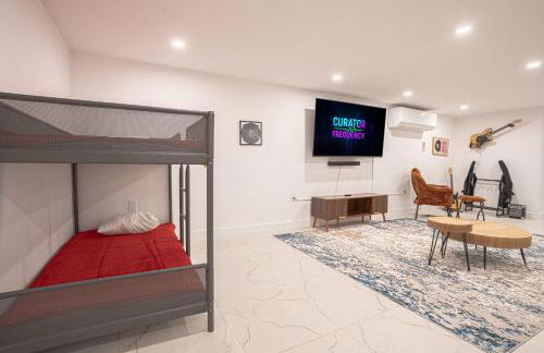 Stylish 2BD Brooklyn Retreat with Backyard & Basement - Foto 22