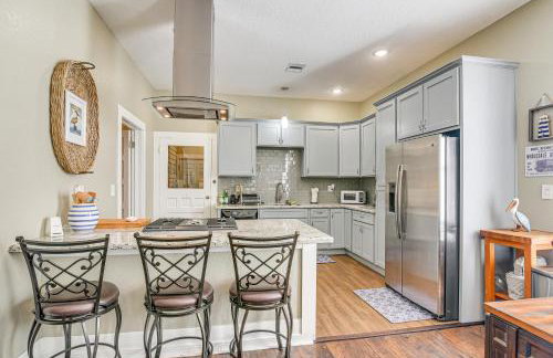 half Mi to Seawall! Family Home with Furnished Patio - Foto 6