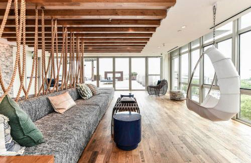 Posh 2BR Retreat Gym, Prkng and Scenic Rooftop - Photo 26