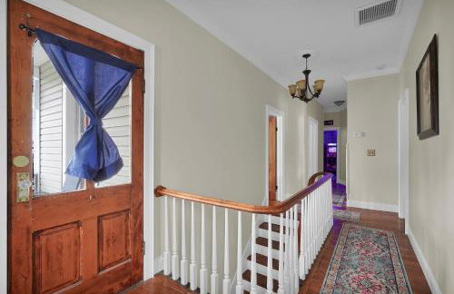 Hot tub- 80's Arcade- Pool table- Historic Downtown- 7 car parking - Foto 34