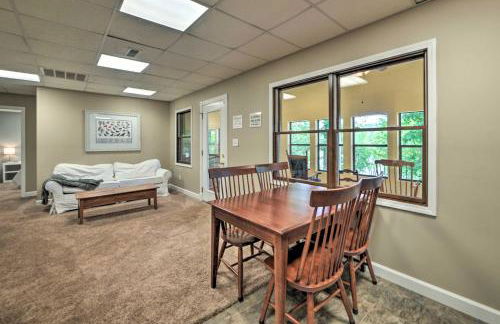 Lakefront Rest-Ashored Home with Private Dock! - Foto 20