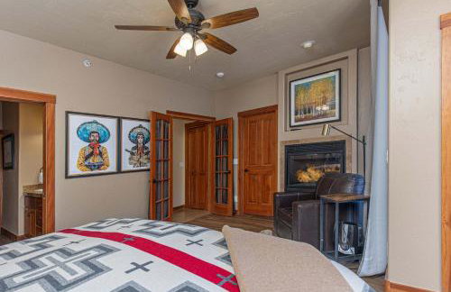HotTub-Elkpoint-True Ski In Ski Out Family &Pet Friendly - Photo 21