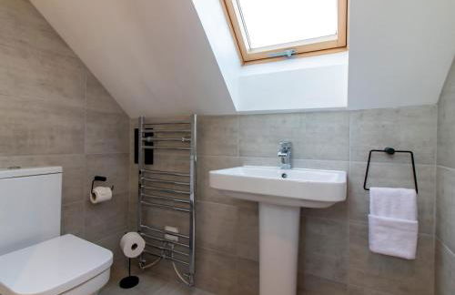 Charming 4-Bedroom Home in the Heart of Coxhoe - Pass the Keys - Foto 32