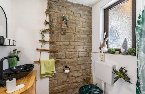 Hobbit Lounge - Photo 22