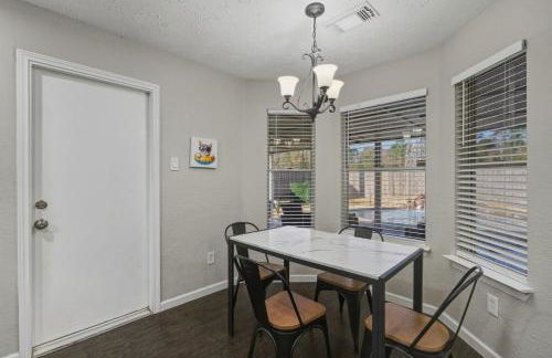 Pool Villa- Near Airport & Downtown, Fire Pit, Foosball - Foto 28