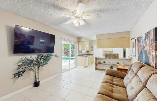 Pool Access! Dog-Friendly Retreat 16 Mi to Orlando - Photo 5