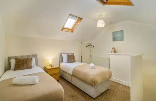 The Red Retreat, 7 Beds, Garden, Free Parking, Contractors, Fast Wifi, Smart TV - Foto 15