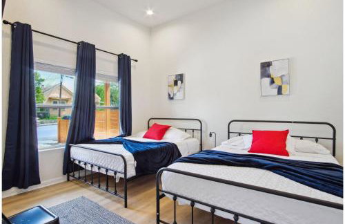 Skyline Retreat 3BR-3BA w Stunning Views Near DT - Foto 20