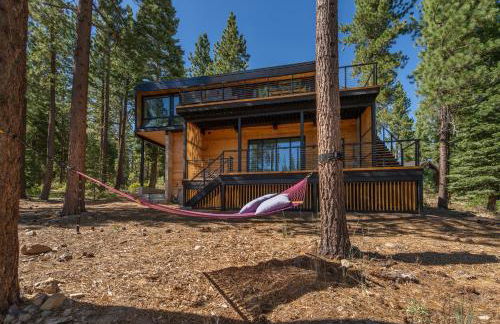 Modern Eco Retreat with Hot Tub and Views - Foto 46