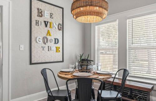 BeeKeeper's Inn - Beautifully Renovated 1929 Bungalow with 2 Bedrooms on Brick Street near Tampa's Attractions - Foto 14