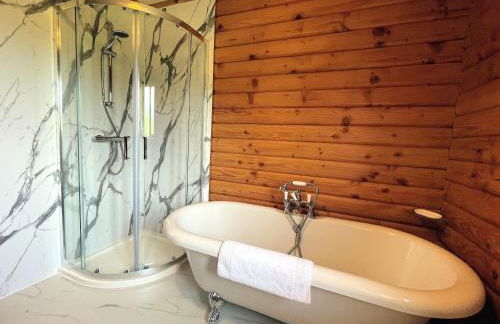 Beautiful 2BR Beach Lodge Set In Stunning Gardens - Pass the Keys - Photo 22