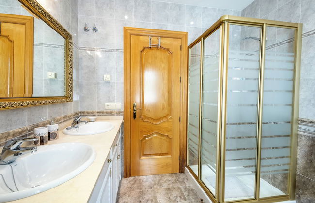 Stunning Golf Villa With Pool and Stunning Views - Foto 7