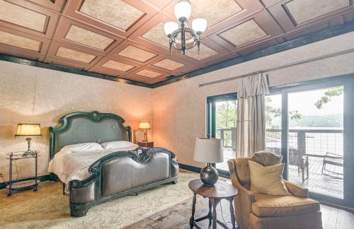 Upscale Getaway on Smith Lake with Boat Dock - Foto 10