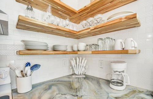 Bright Kitty Hawk Home with Hot Tub, Walk to Beach! - Foto 10