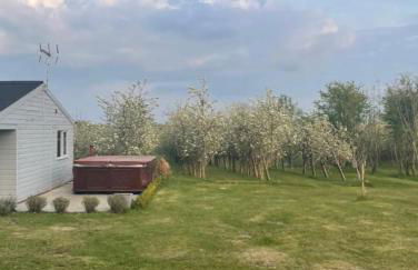 Orchard Retreat - Rural Cabin - Private Hot Tub! - Photo 24