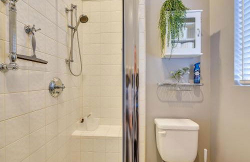 Luxe Pasadena Casita with Fireplace and Grill - Photo 21