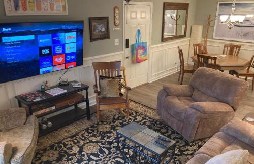 Classic City 3 bedroom 2 bath condo with deck close to UGA, Five Points, and Memorial Park in Athens - Photo 7