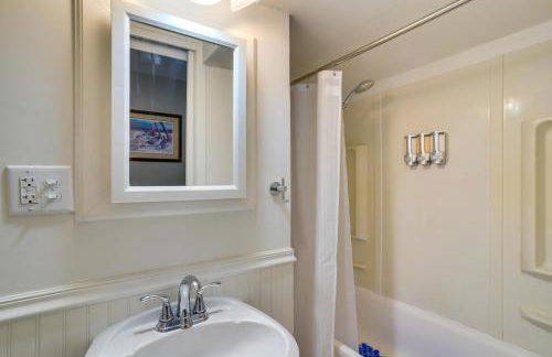 Snowmobile Trail On-Site Lakefront Mound Apt! - Foto 22