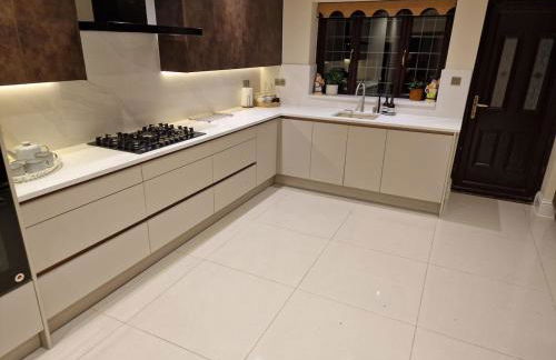 5 Bed 5 Bath Luxury Home Near Heathrow Free Parking - Foto 2