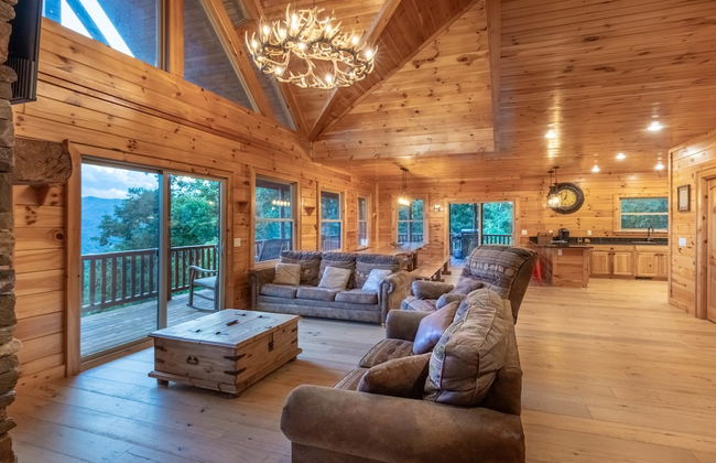 Luxury 4200 Sqft Log Cabin on 50 Acres Sleeps 16 - Foto 16