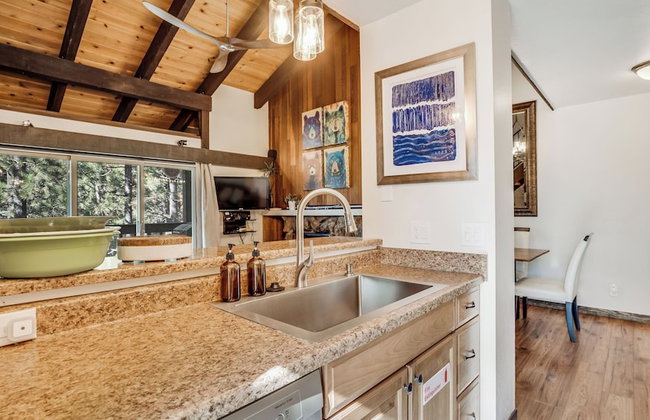 Pinegrove by Avantstay Beautiful Villas Condo Just Outside Tahoe City! - Foto 22