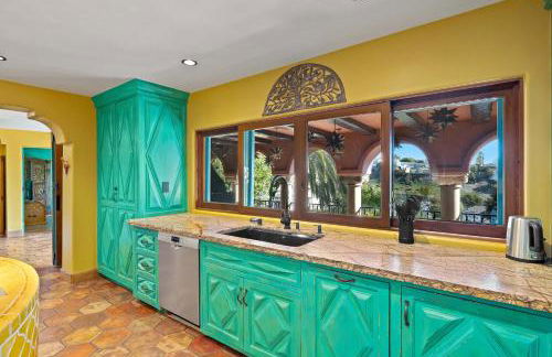 Skyline and Bay Views Spanish Villa Pool and Hot Tub - Foto 40