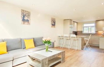 Top Floor Flat 5 Northwood - Foto 1