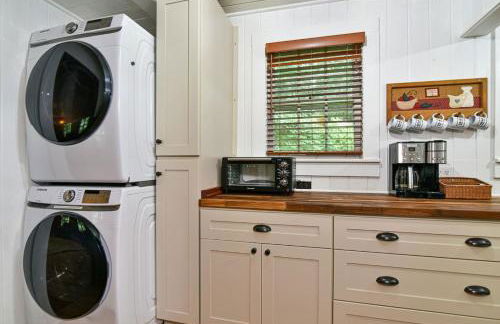 Shiners Hideaway - Cozy Cabin with Trails & Family Memories - Foto 16