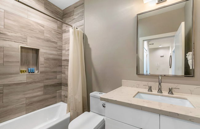 Bienville Townhouse on a Gated Campus - Foto 16