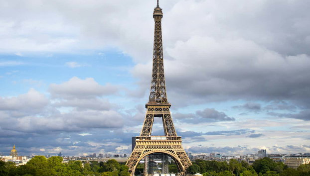 Eiffel Tower Guided Tour + Versailles Day Trip by Train - Photo 4, Marvel at the views from the Eiffel Tower