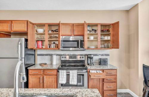 Luxury High-Rise Condo in Amazing Location | Gym - Photo 4