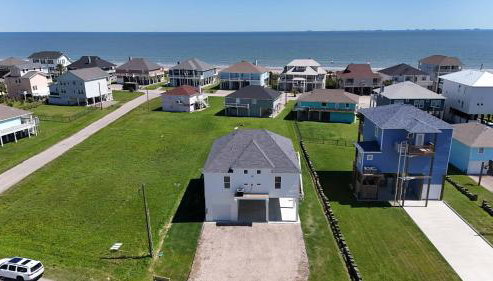 4BR Beach Haven - Deck, Gourmet Kitchen, Tiki Bar Fun - Foto 5