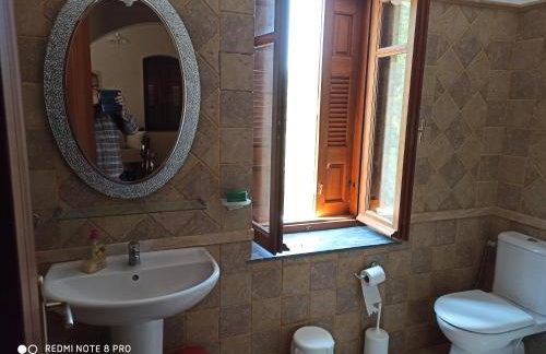 Giannis Gerakios apartments by climbing house - Photo 4