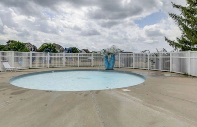 Spacious 4BR Home With Pool in Indianapolis - Foto 7