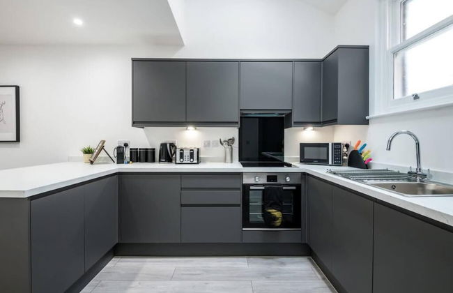 Host Apartments The Roscoe Carriage House - Photo 3