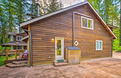 The River House with Deck, on McKenzie River! - Foto 22