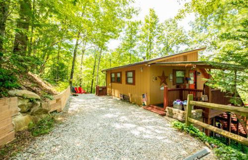Hot Tub, Fire Pit and Lake Access! Almond Cabin - Foto 39