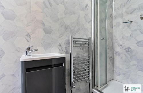 Liz's 4 Bed House: Close to the Motor Point Arena - Foto 35