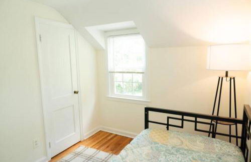 5-star Renovated 3BR Home & Backyard Deck near SU & Hospitals - Foto 27