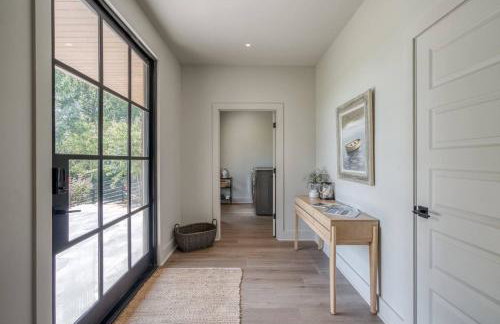 6BR Lakefront Private Dock & Bonfire Sleeps 12 - Foto 45