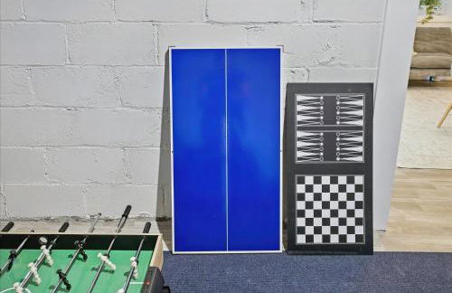 Family Spacious 5BR Retreat w Game Filled Basement Suite - Foto 43