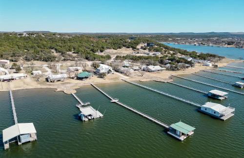 Family Lakefront Home with Large Porch - Foto 6