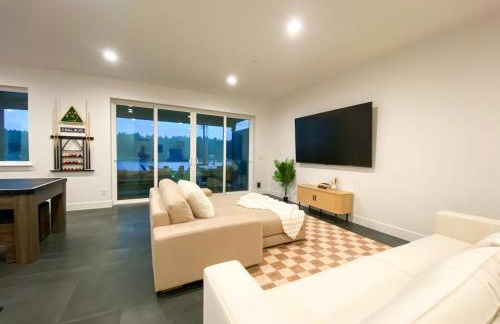 Luxe Port Lookout with waterfront, theater, games - Foto 22