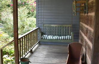 Restored1850s log cabin, with gazebo and gardens! 1 mile to downtown Weaverville - Foto 13
